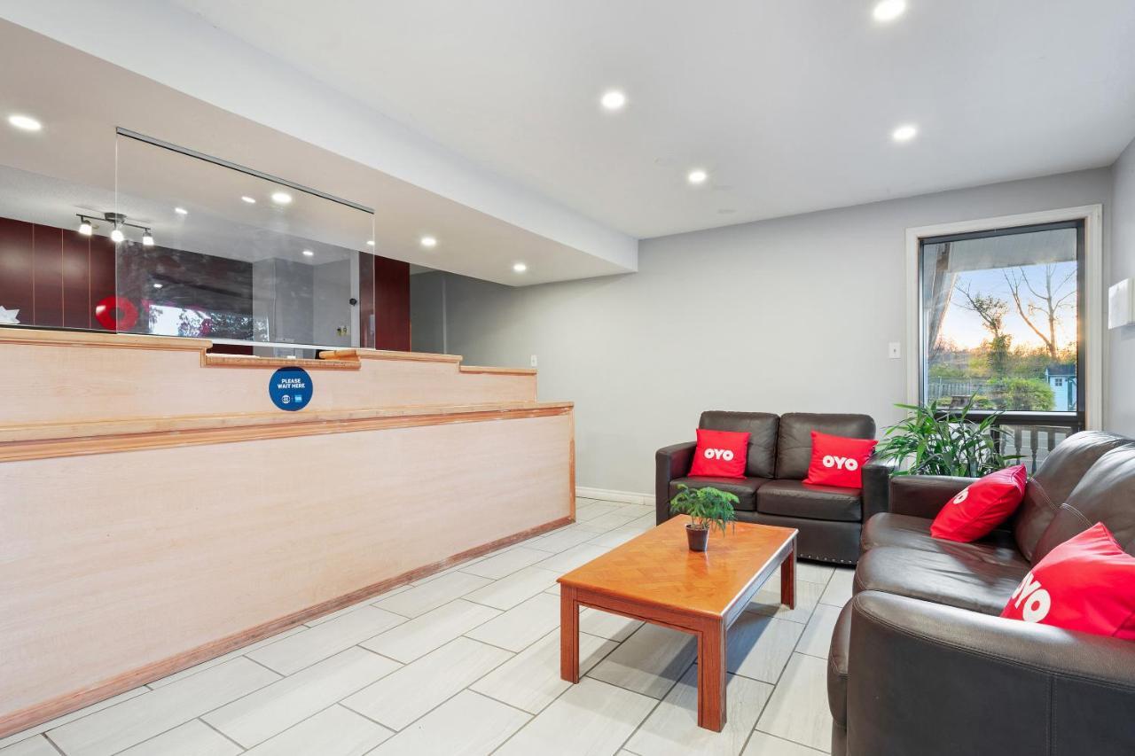 First Canada Hotel Cornwall Hwy 401 On Экстерьер фото