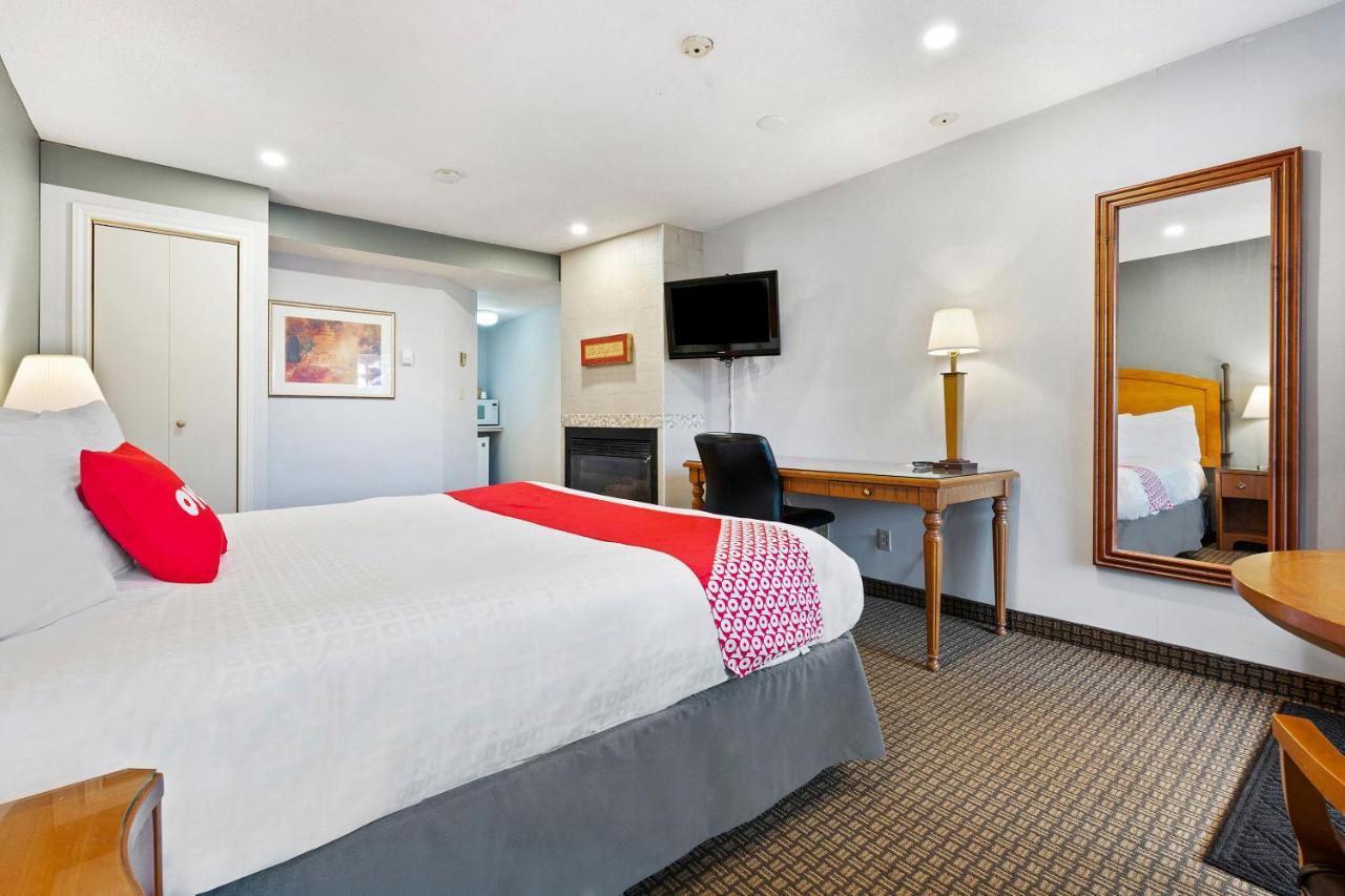 First Canada Hotel Cornwall Hwy 401 On Экстерьер фото