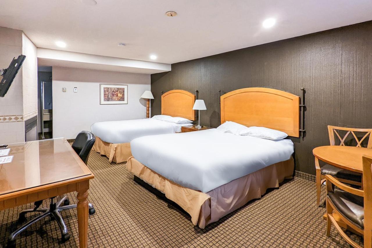 First Canada Hotel Cornwall Hwy 401 On Экстерьер фото