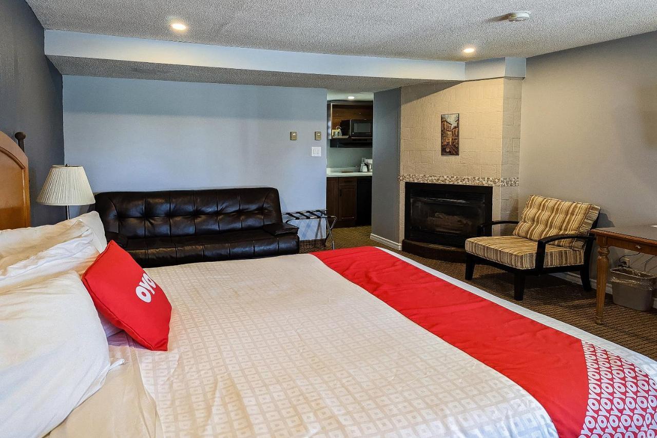 First Canada Hotel Cornwall Hwy 401 On Экстерьер фото