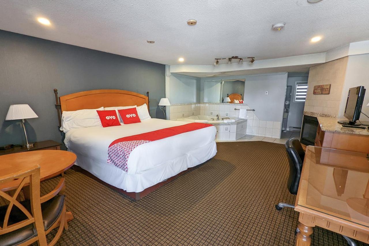 First Canada Hotel Cornwall Hwy 401 On Экстерьер фото