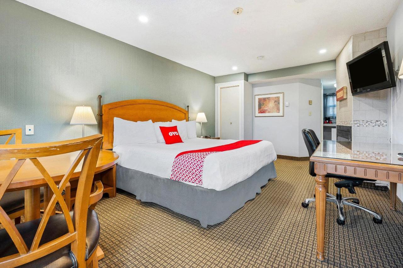 First Canada Hotel Cornwall Hwy 401 On Экстерьер фото