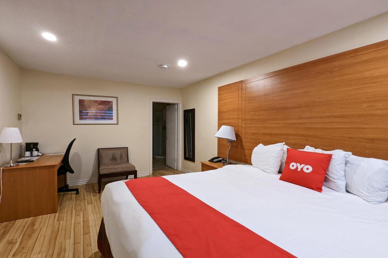 First Canada Hotel Cornwall Hwy 401 On Экстерьер фото