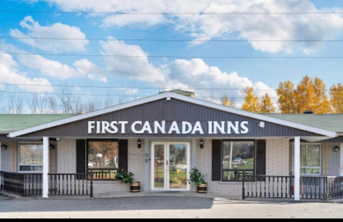 First Canada Hotel Cornwall Hwy 401 On Экстерьер фото